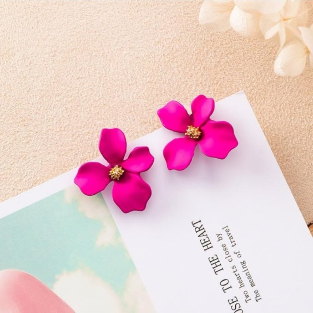 ✨NEW!✨Cute Fuchsia Flower Stud Earrings!